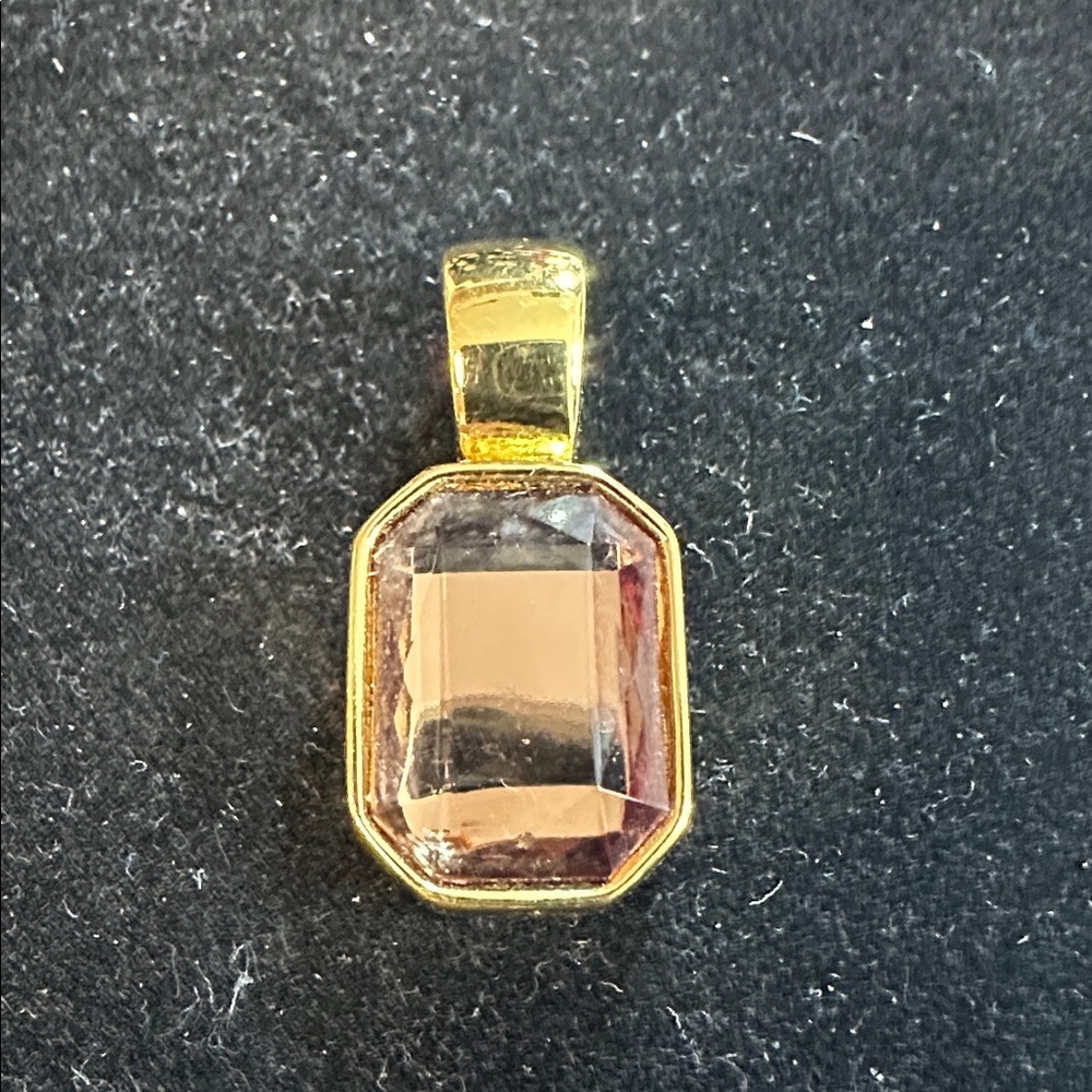 218- Vtge Joan Rivers Elegant Gold Tone and Topaz Pendant. Chain not included.